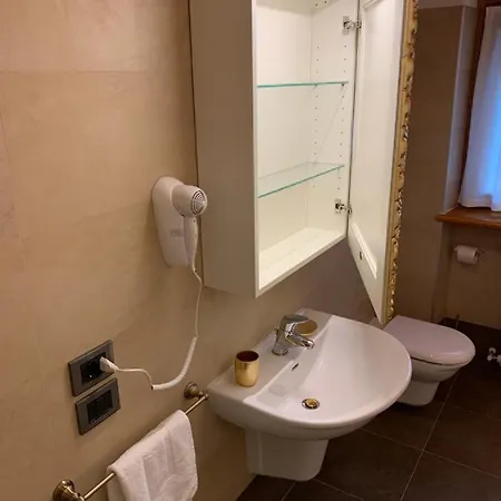 Vaccari 3* غارْدا